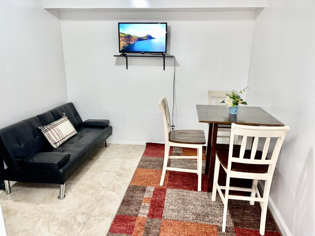 2 Bedrooms Lr Kit Bath And Backyard 2 Stops To Manhattan * Nova York