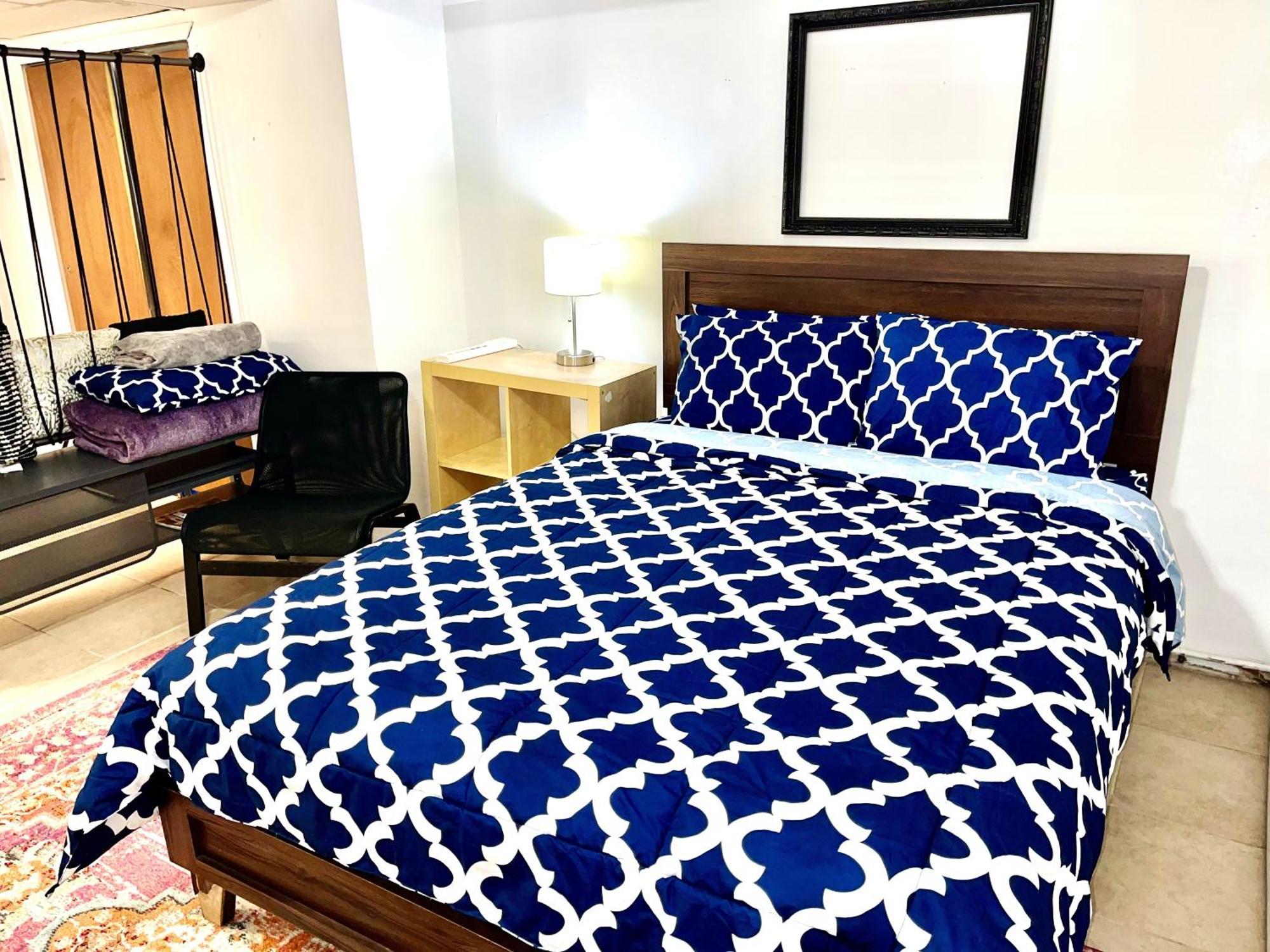 2 Bedrooms Lr Kit Bath And Backyard 2 Stops To Manhattan * Nova York