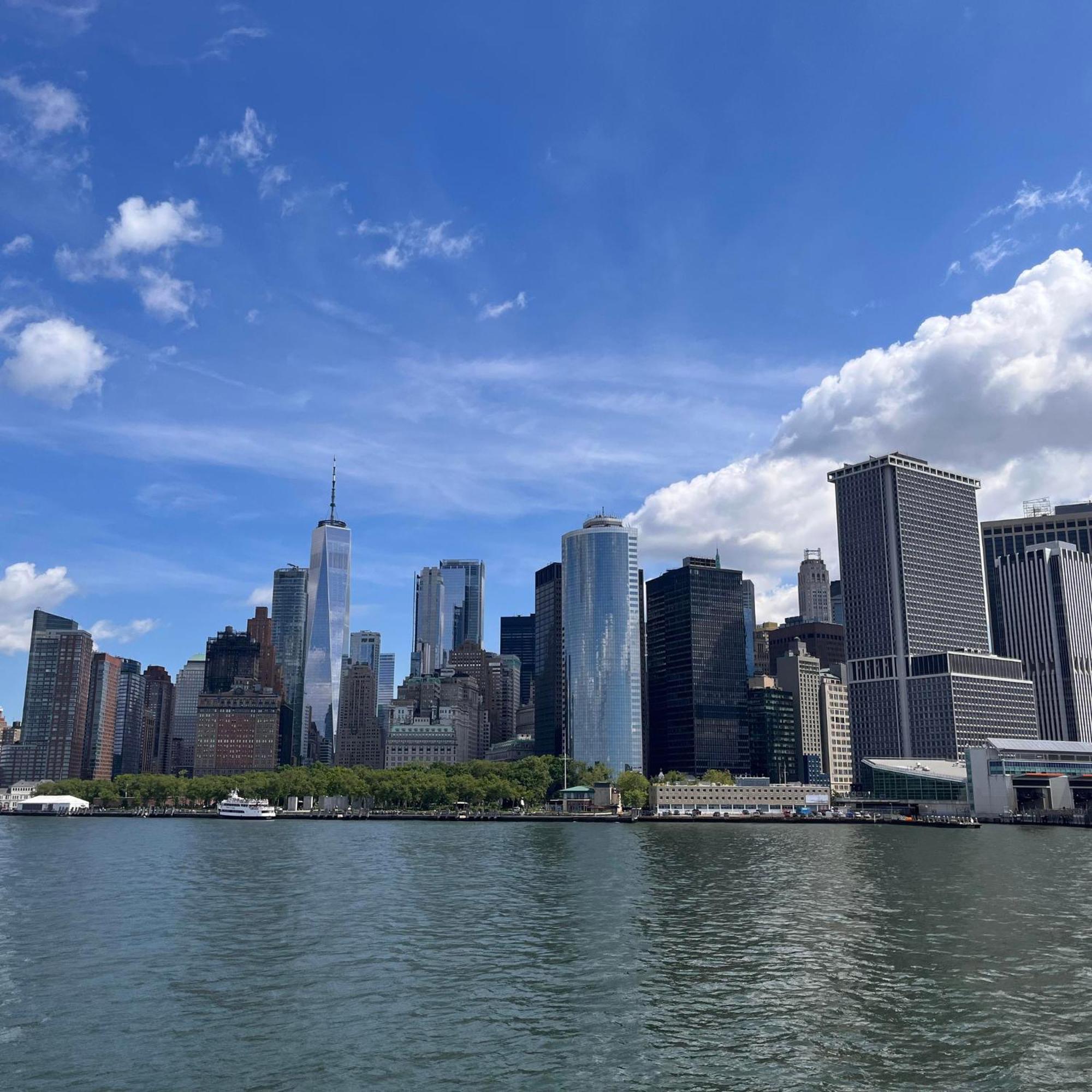 Apartamento 2 Bedrooms Lr Kit Bath And Backyard 2 Stops To Manhattan Nova York